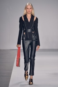 Desfile Glória Coelho Inverno 16 - Pétalas