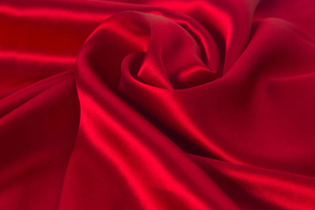 Tecido Cetim de Seda na cor Vermelho Dior – Pétalas Tecido Cetim de Seda na cor Vermelho Dior - Pétalas
