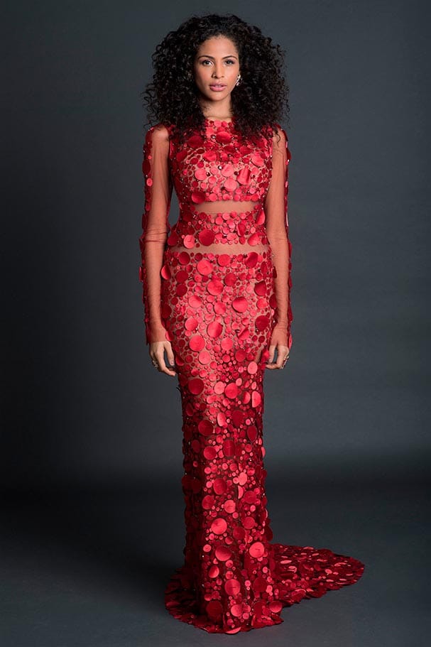 Miss usa vestido de gala confeccionado com o tecido Cetim de Seda e Tulle – Pétalas Miss usa vestido de gala confeccionado com o tecido Cetim de Seda e Tulle - Pétalas