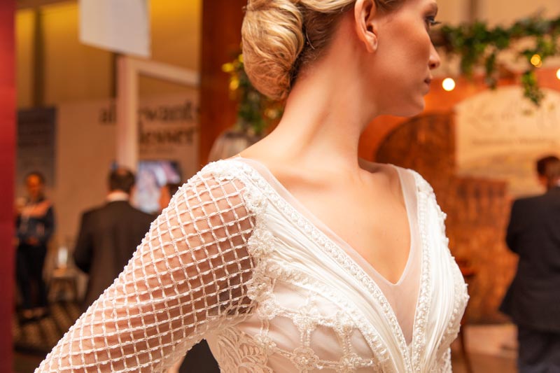 Vestido desenvolvido pela estilista Maitê Rocha, com tecidos Pétalas Vestido desenvolvido pela estilista Maitê Rocha, com tecidos Pétalas