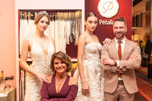 Estilistas Edy Gonçalves e Lucas Anderi – Estande Pétalas Noivas no Casar 2018 Estilistas Edy Gonçalves e Lucas Anderi - Estande Pétalas Noivas no Casar 2018