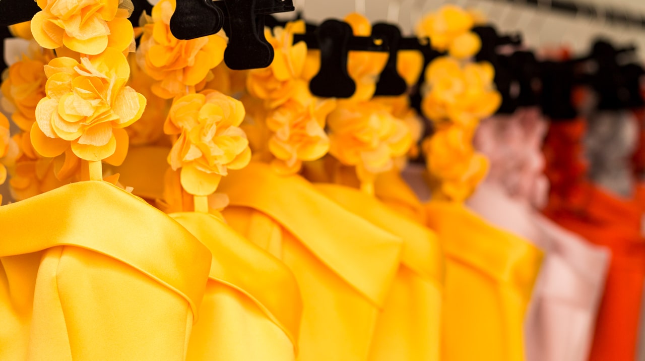 Vestidos confeccionados com tecidos Pétalas Vestidos confeccionados com tecidos Pétalas