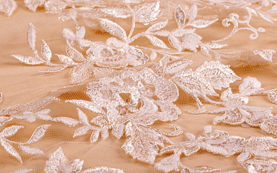 Coleção Charlotte - Florais - Tulle Bordado Begonia (detalhe)